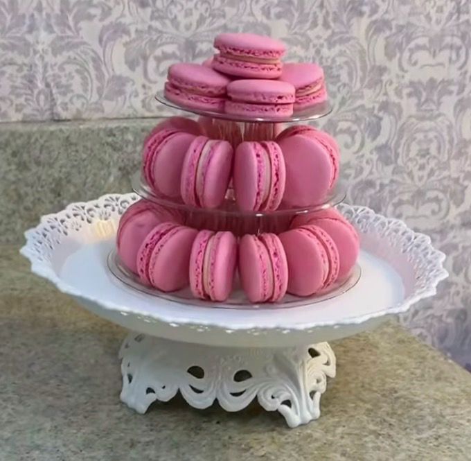 Chef Luana Buatim com Macarons